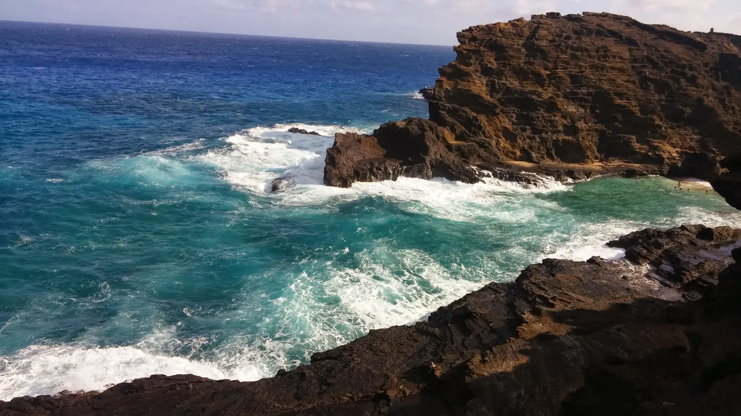 A turquoise cove and lava cliffs on the Hawaiian coast